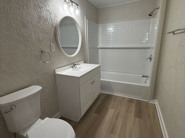 3106 S Vine St photo 6