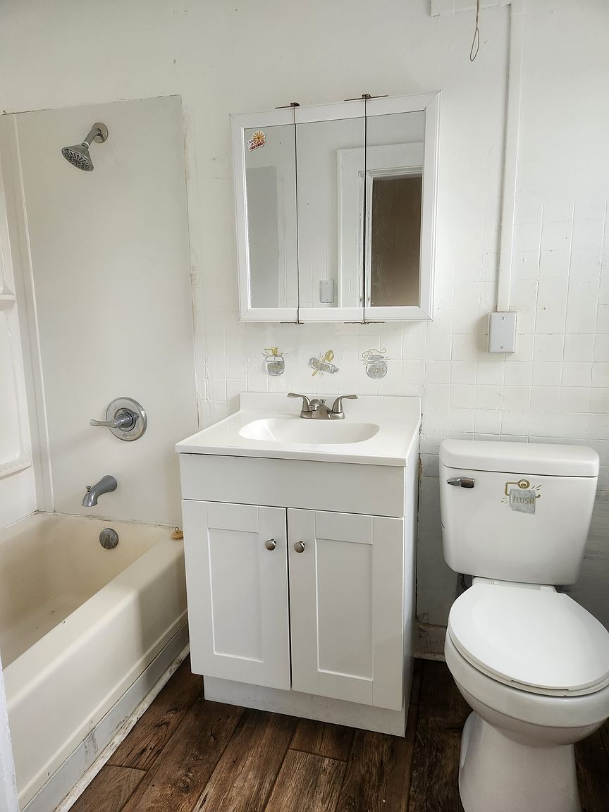 1913 Broadway St APT 2 photo 2