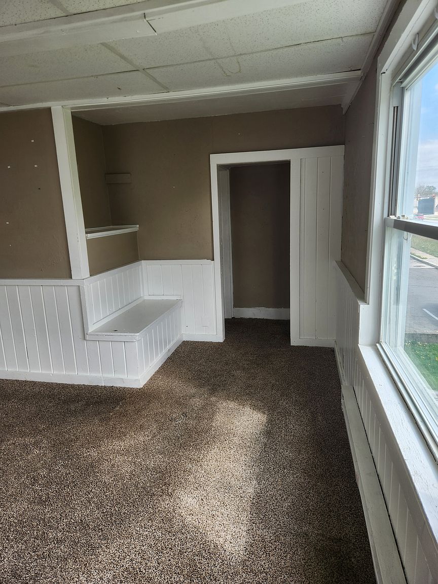 1913 Broadway St APT 2 photo 3