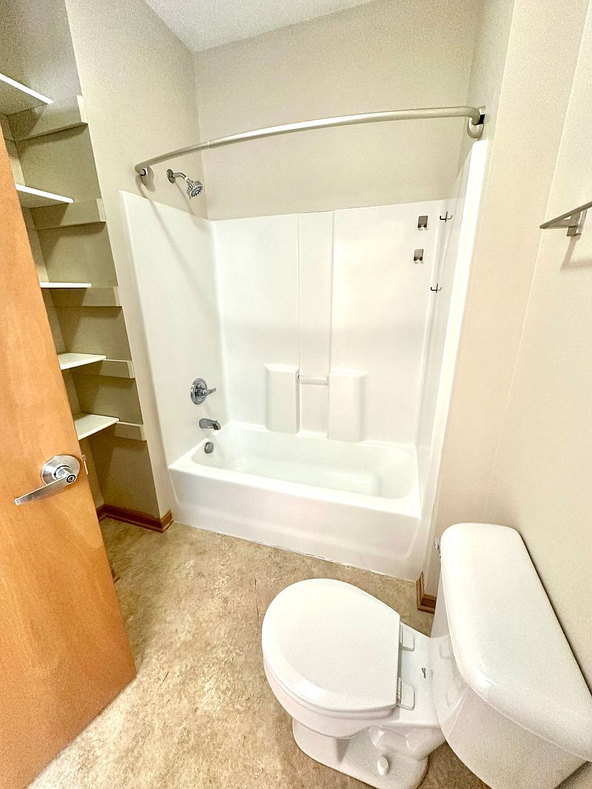 628 Walnut St #628C photo 8