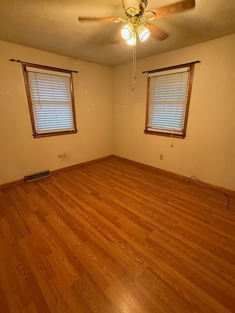 712 Mellen Dr photo 2