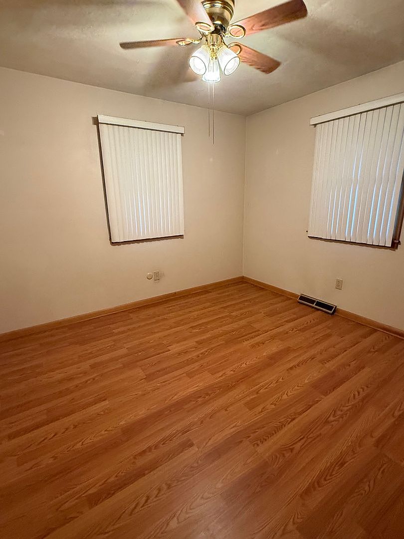 712 Mellen Dr photo 3