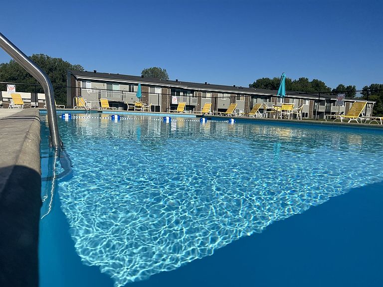 4325 S Madison Ave photo 4