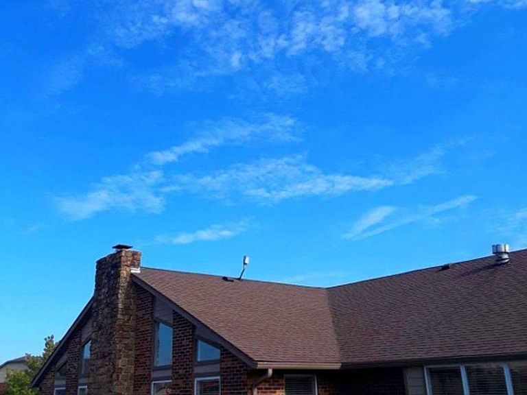 1800 Cross Lakes Blvd photo 3