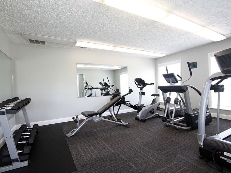 1800 Cross Lakes Blvd photo 7