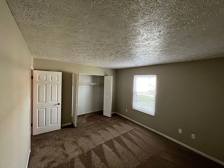 1800 Cross Lakes Blvd photo 8