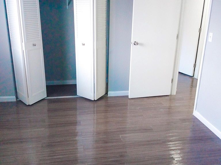 2505 E 10th St photo 2