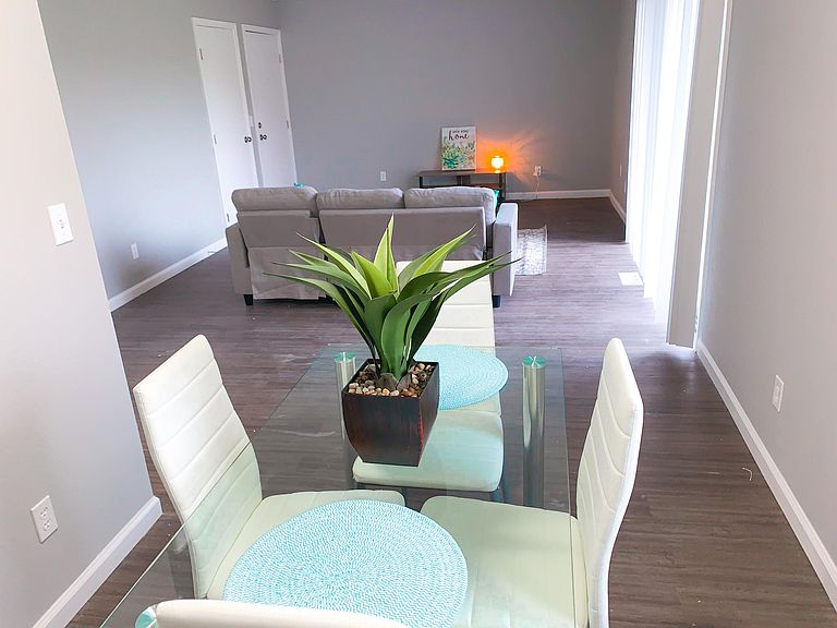 2505 E 10th St photo 4