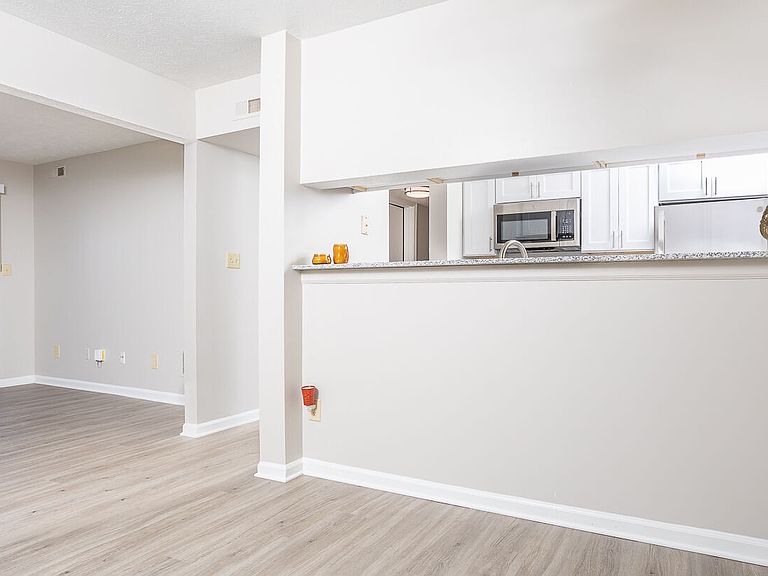 800 Harvest Dr photo 2