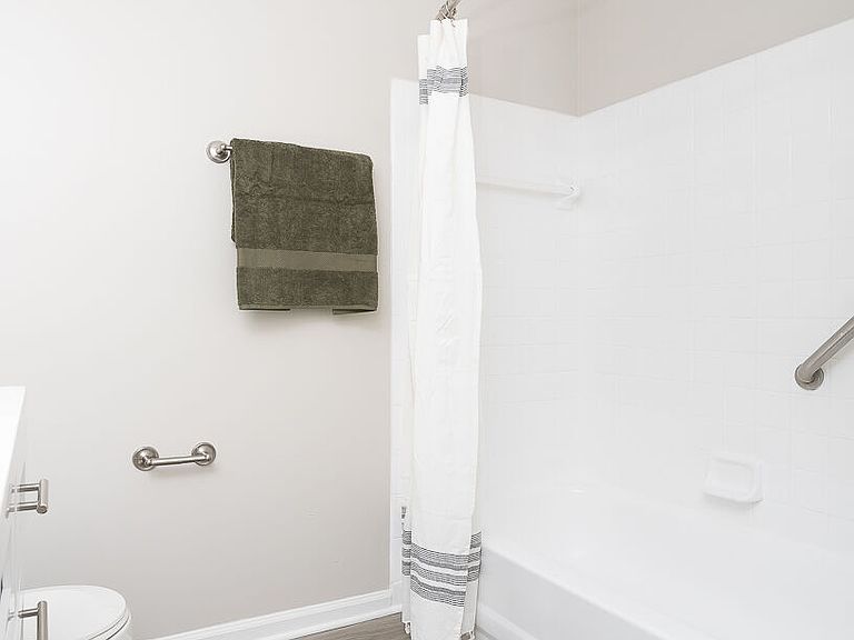 800 Harvest Dr photo 3