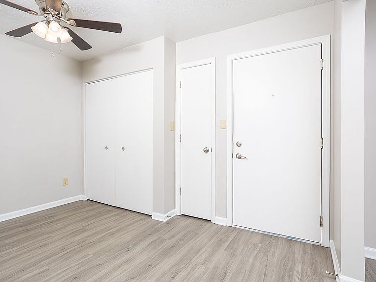 800 Harvest Dr photo 4