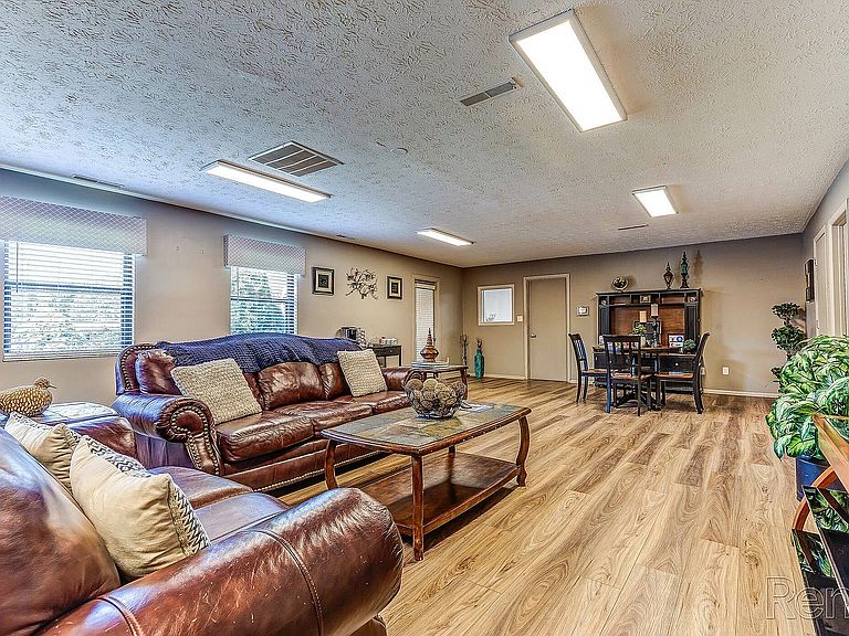 3334 S Dixon Rd photo 6