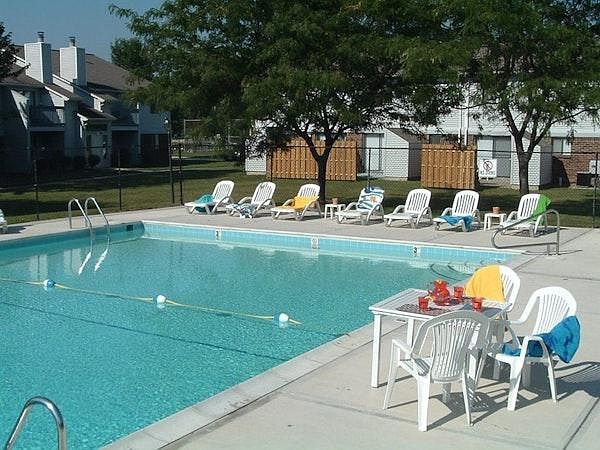 3030 Matthew Dr photo 4