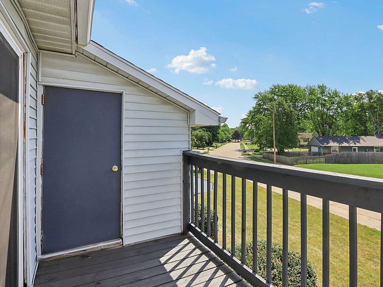 3030 Matthew Dr photo 8