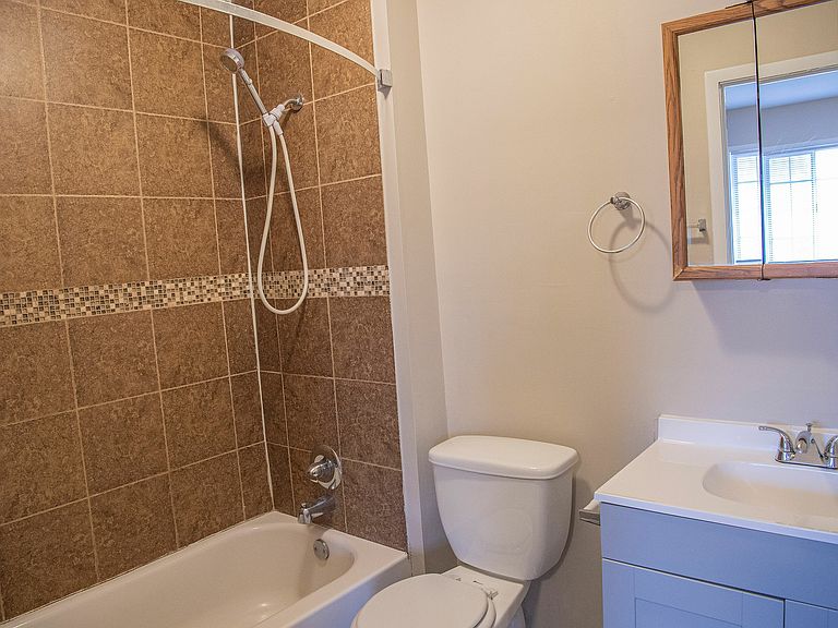 430 W Rainbow Cir photo 2