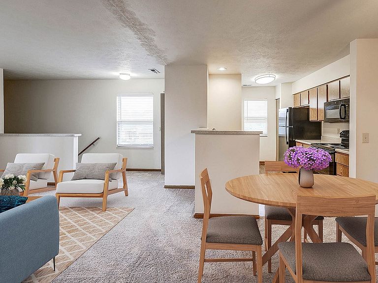 2864 Amberwood Pl photo 2