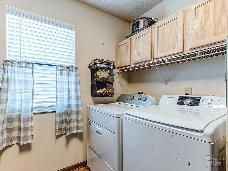 2864 Amberwood Pl photo 3