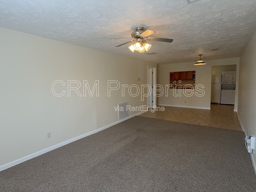 810 W Elm St APT 1 photo 6