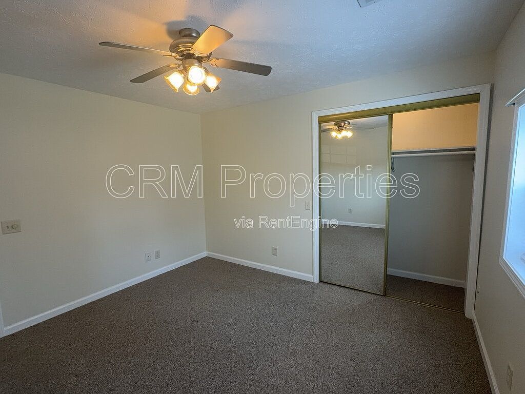 810 W Elm St APT 1 photo 8