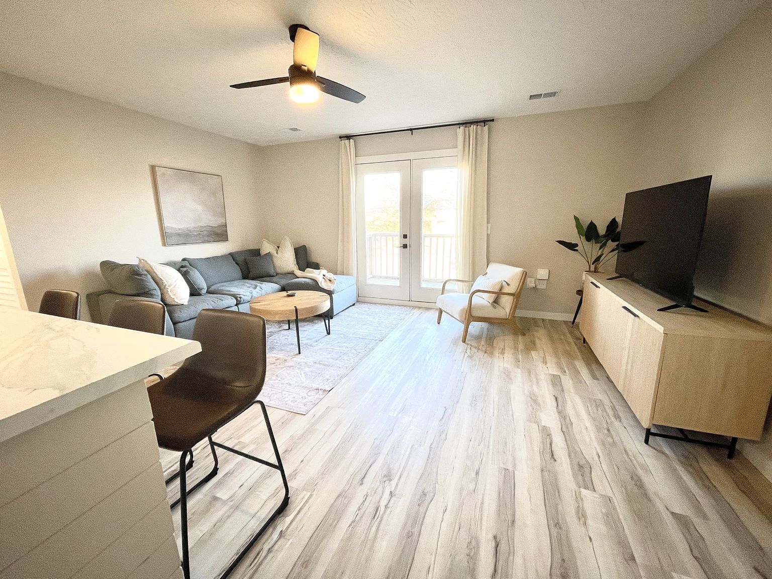 602 Marsha Ct APT 17 photo 3