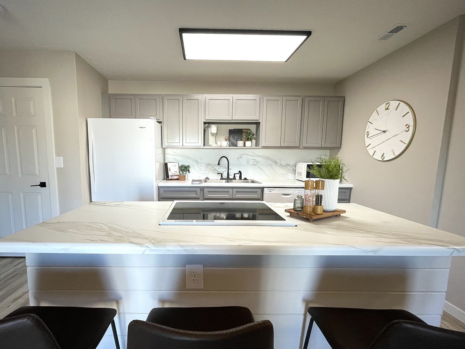 602 Marsha Ct APT 17 photo 4