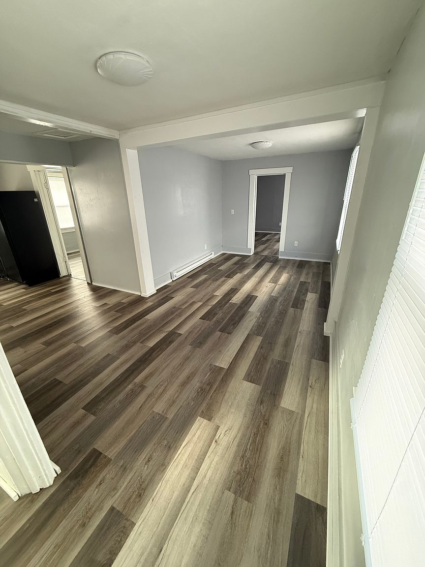 1501 E Markland Ave photo 3