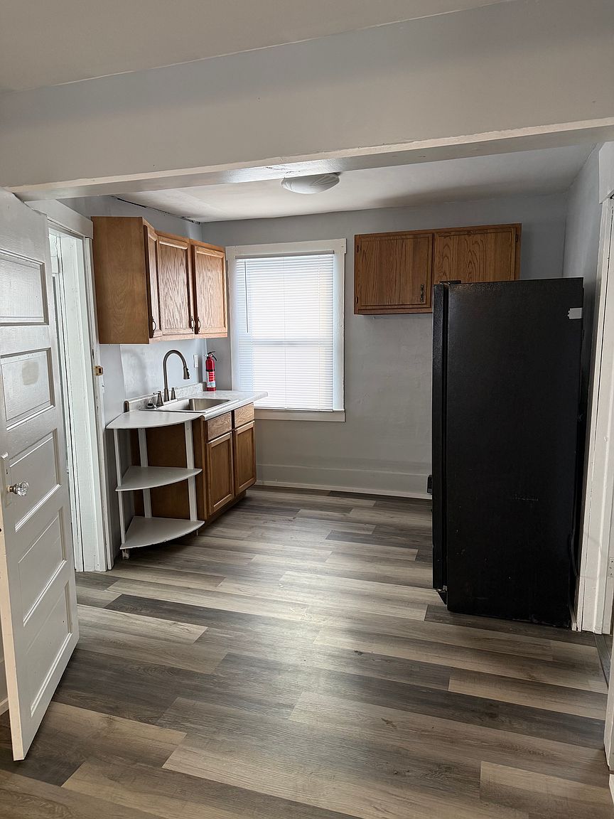 1501 E Markland Ave photo 4