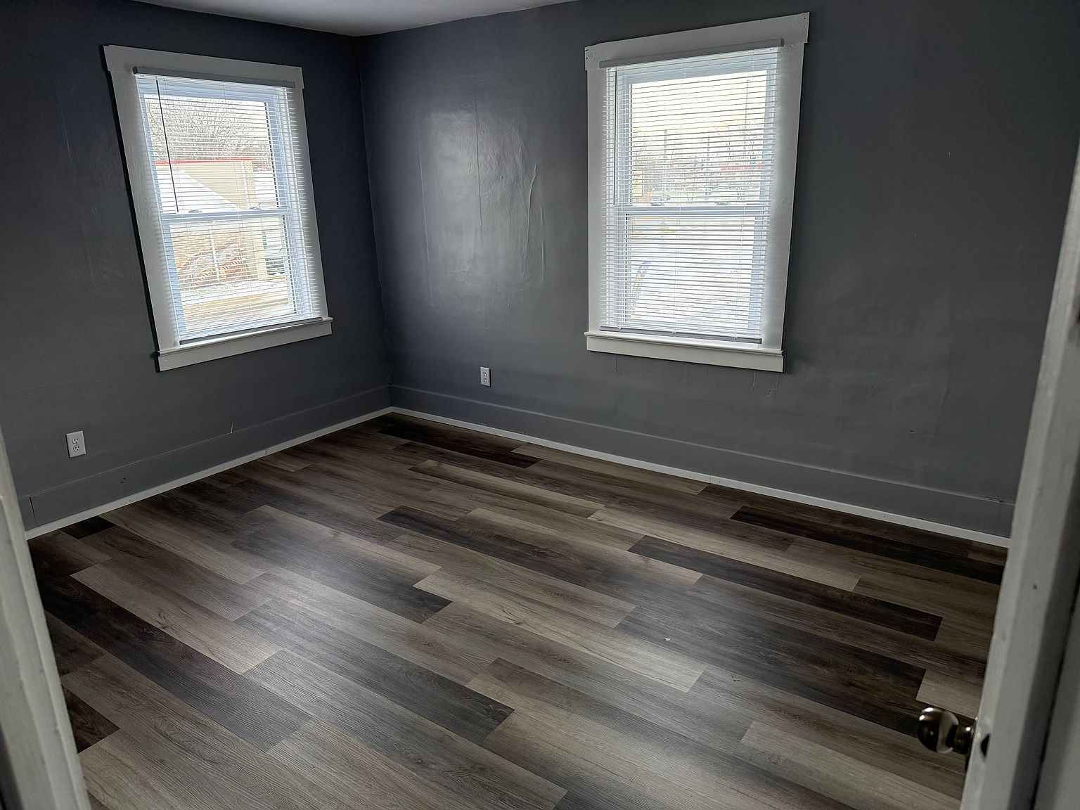 1501 E Markland Ave photo 5