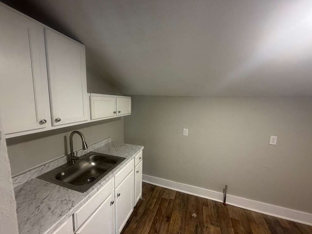 1043 S Bell St #1 photo 5