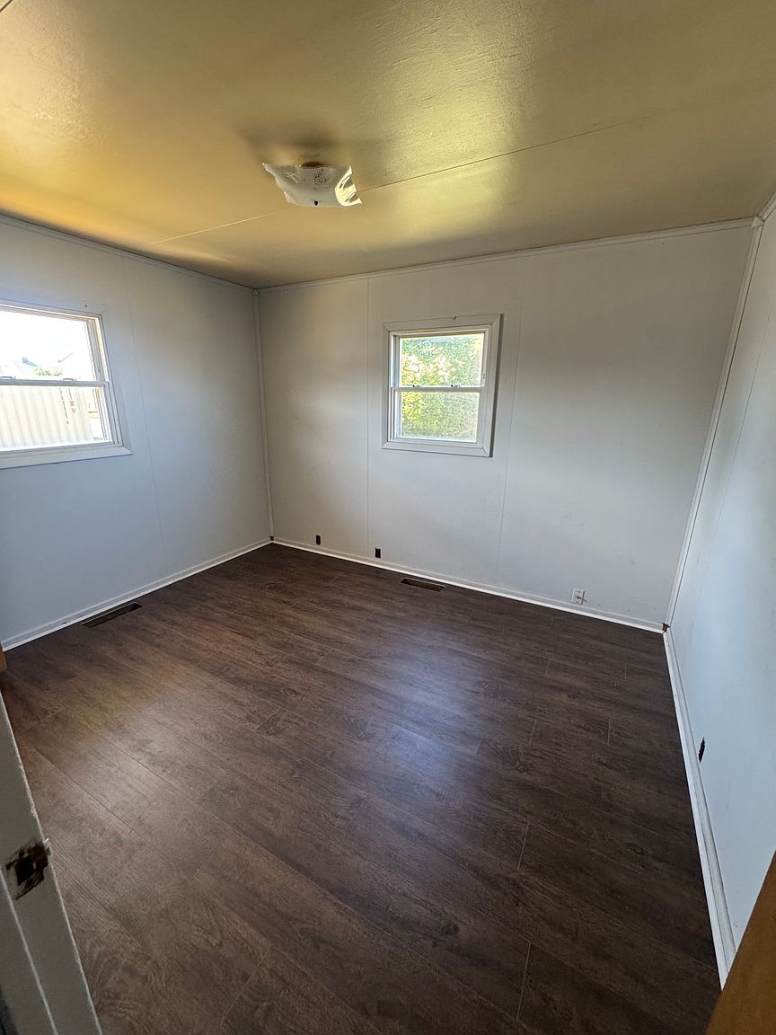 615 E 31st St #615 photo 2