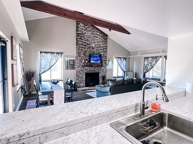 711 Boston Dr photo 2