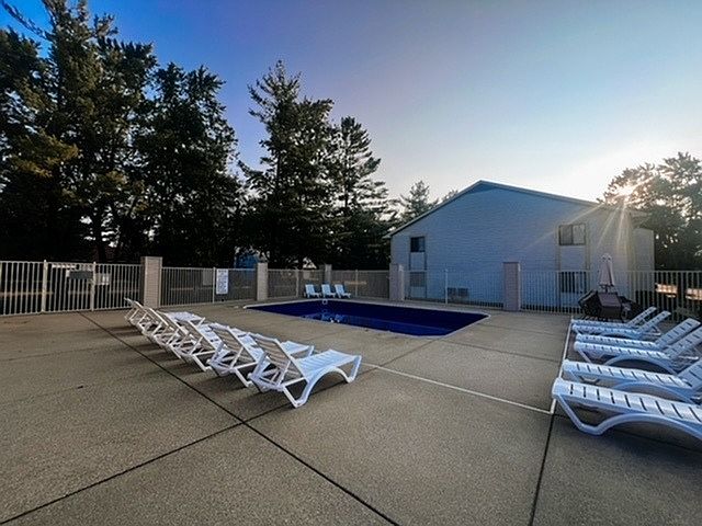 711 Boston Dr photo 4