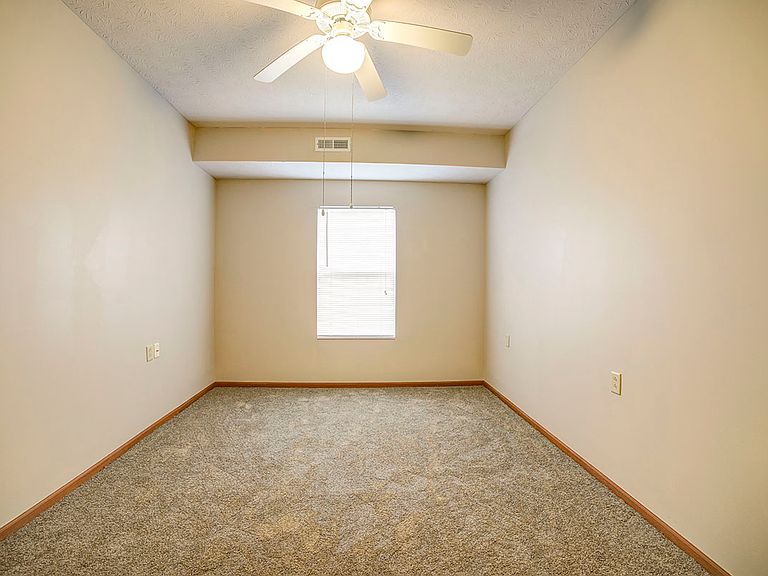 1534 E Dodge St photo 3