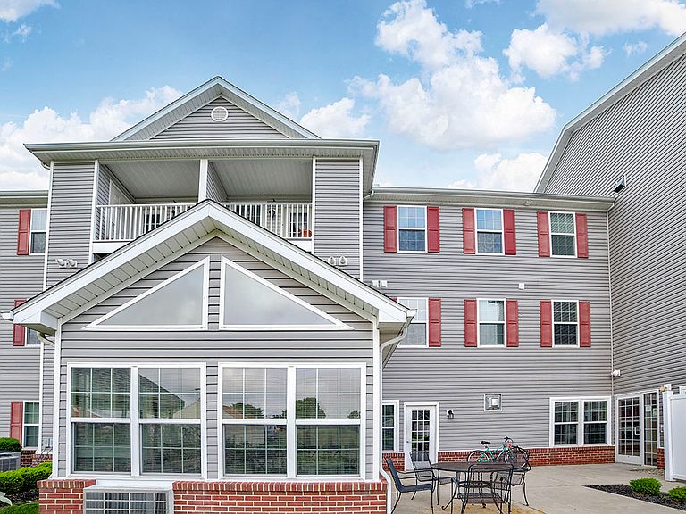 1534 E Dodge St photo 5