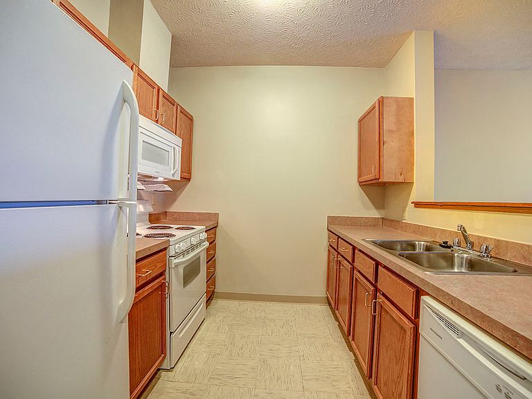 1534 E Dodge St photo 6