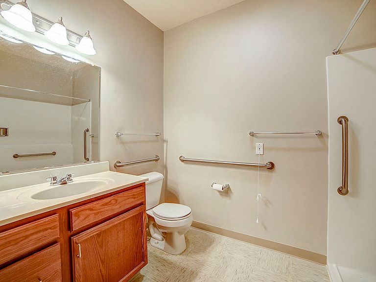 1534 E Dodge St photo 7