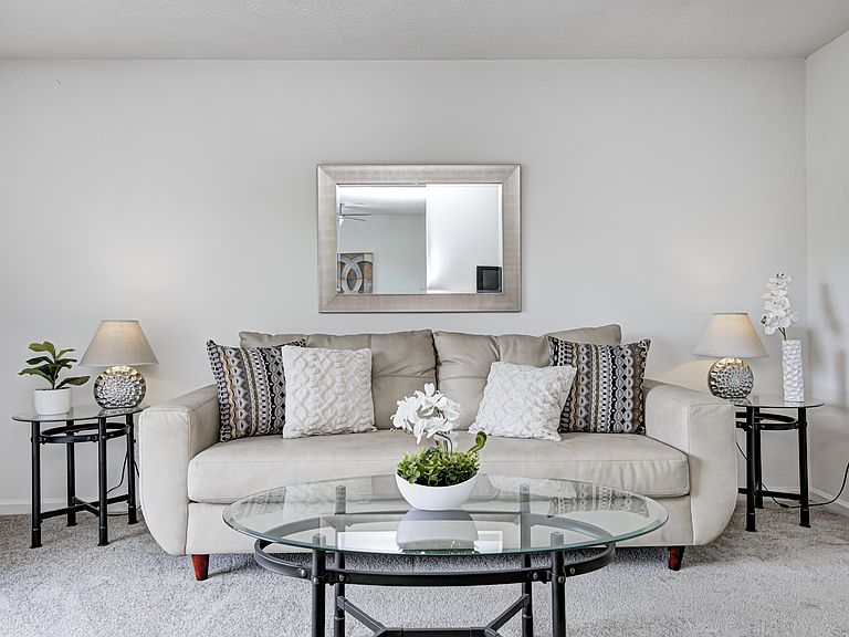 714 Connors Dr photo 7