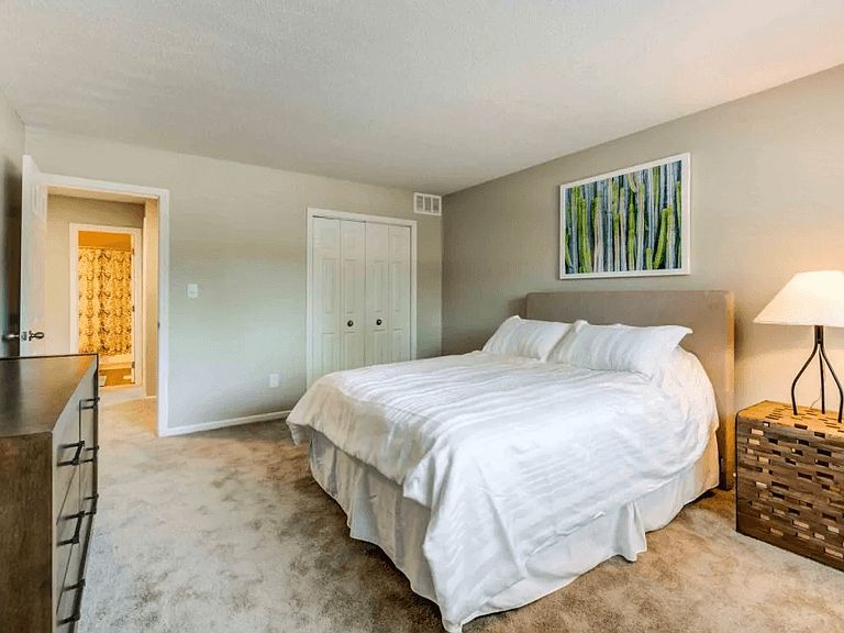 745 Wooddale Ter photo 3