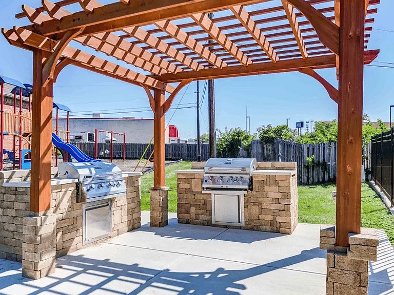 745 Wooddale Ter photo 4