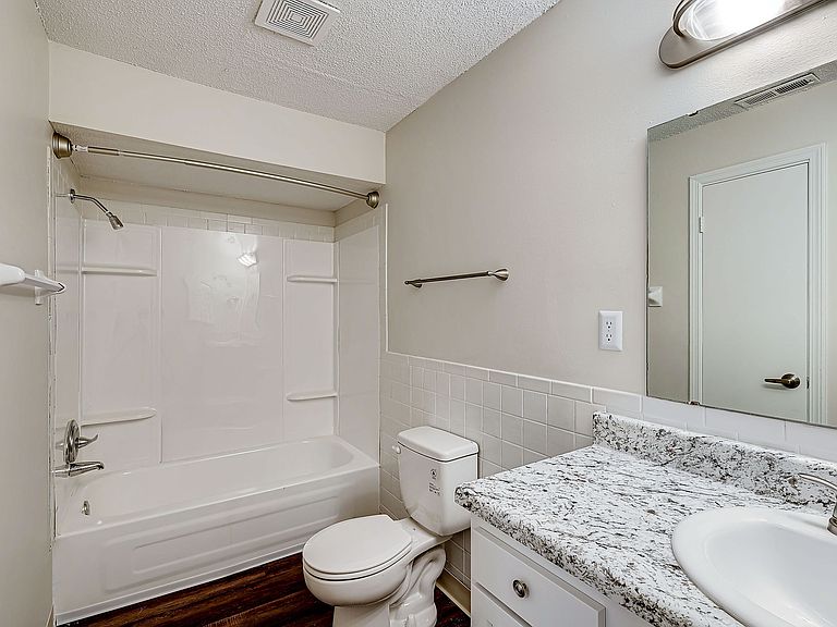 1563 Stonehedge West Dr photo 5