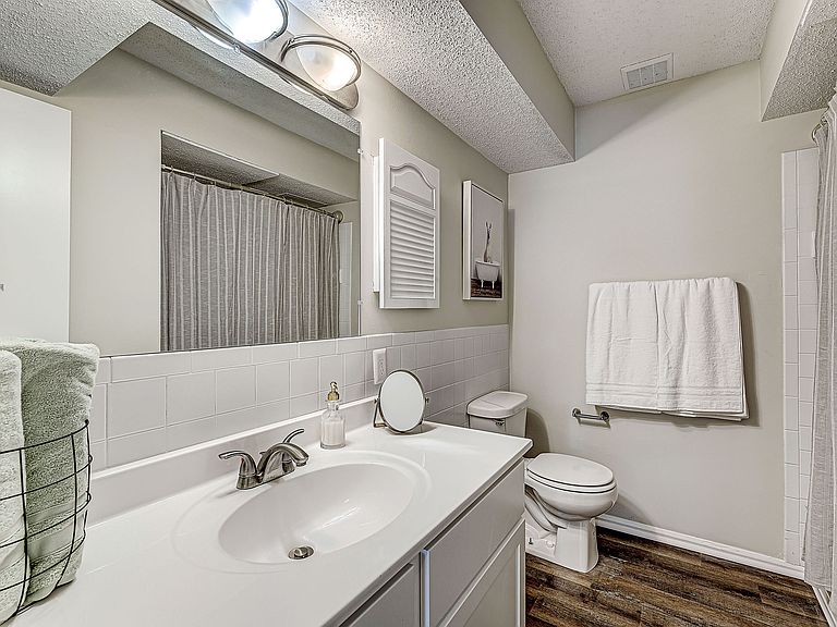 1563 Stonehedge West Dr photo 6