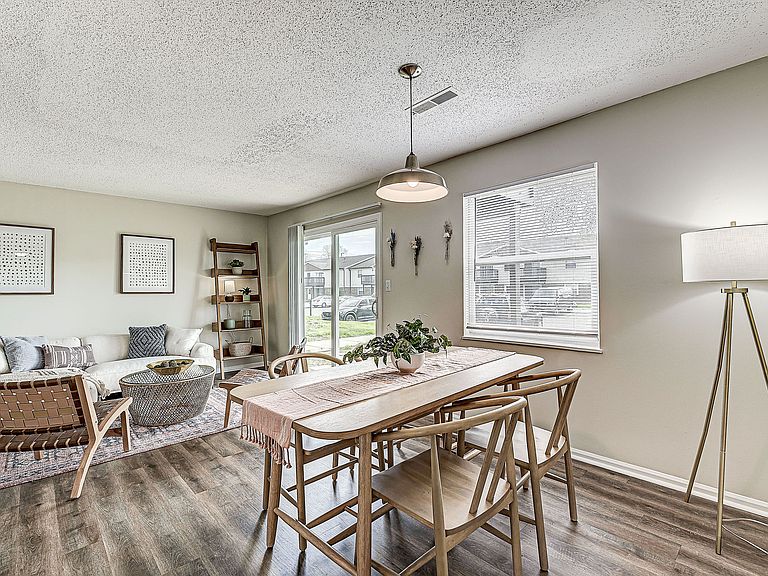 1563 Stonehedge West Dr photo 8