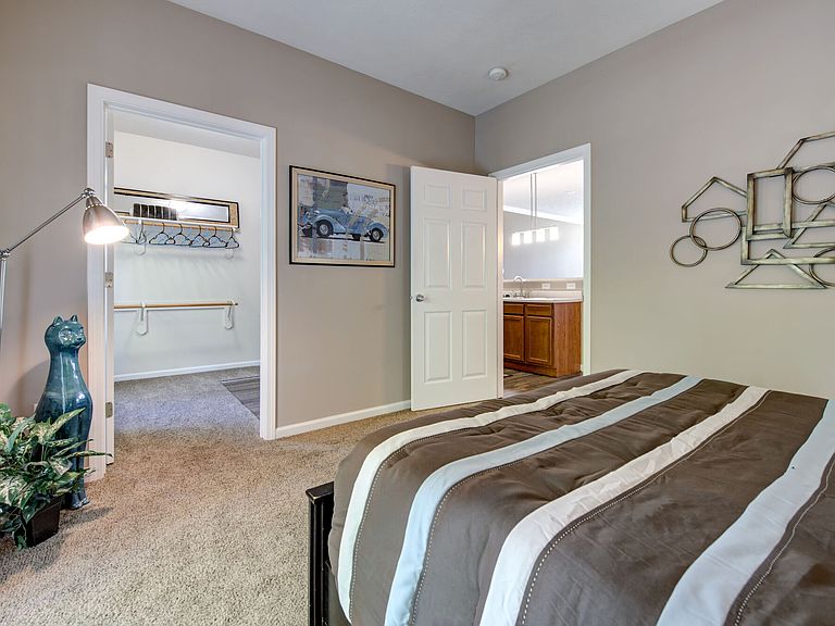 2400 E Main St photo 3