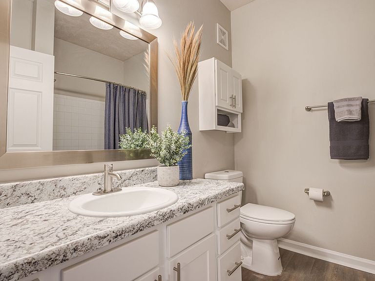 2400 E Main St photo 4