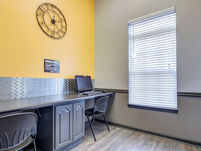 2400 E Main St photo 8