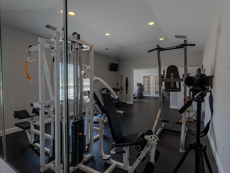 1630 Saddle Way photo 3