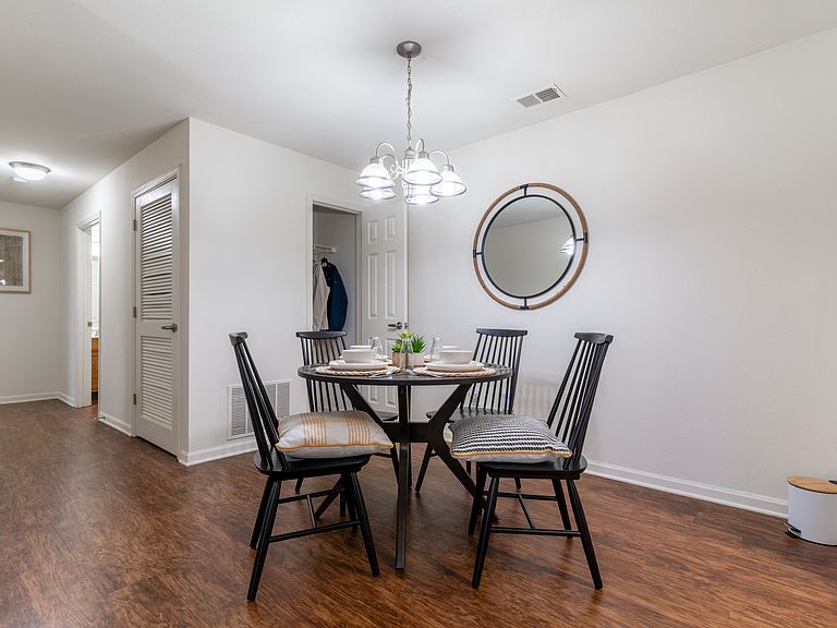 1630 Saddle Way photo 5