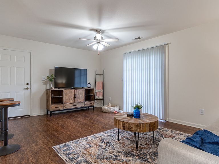 1630 Saddle Way photo 6