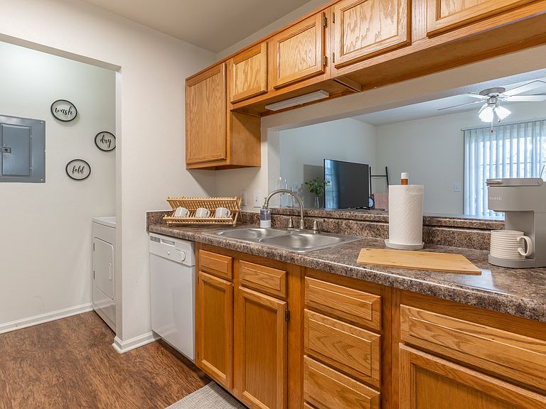 1630 Saddle Way photo 8