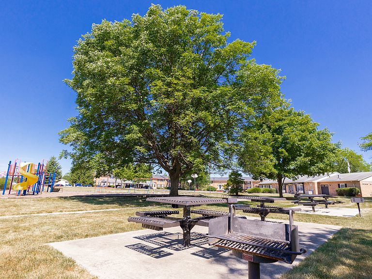 902 Wallington Cir photo 2